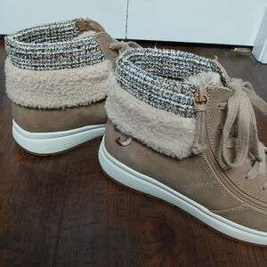 BILLY Comfort Cuff Tan Faux Shearling Zipper Lace Up Ankle Bootie US 9.5